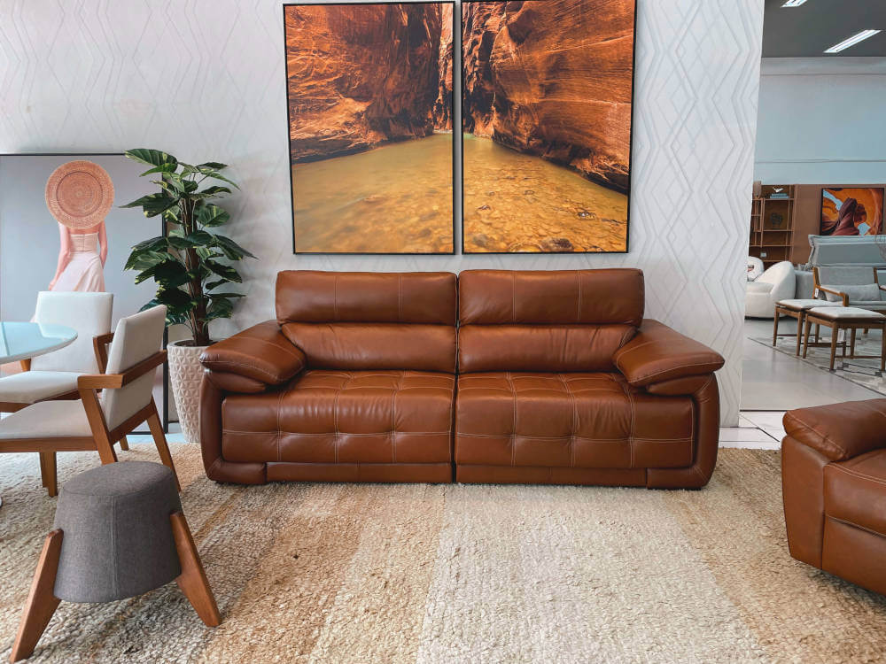 Sofá de Couro Marrom com Toques Rústicos: Aconchego Garantido! - ideia