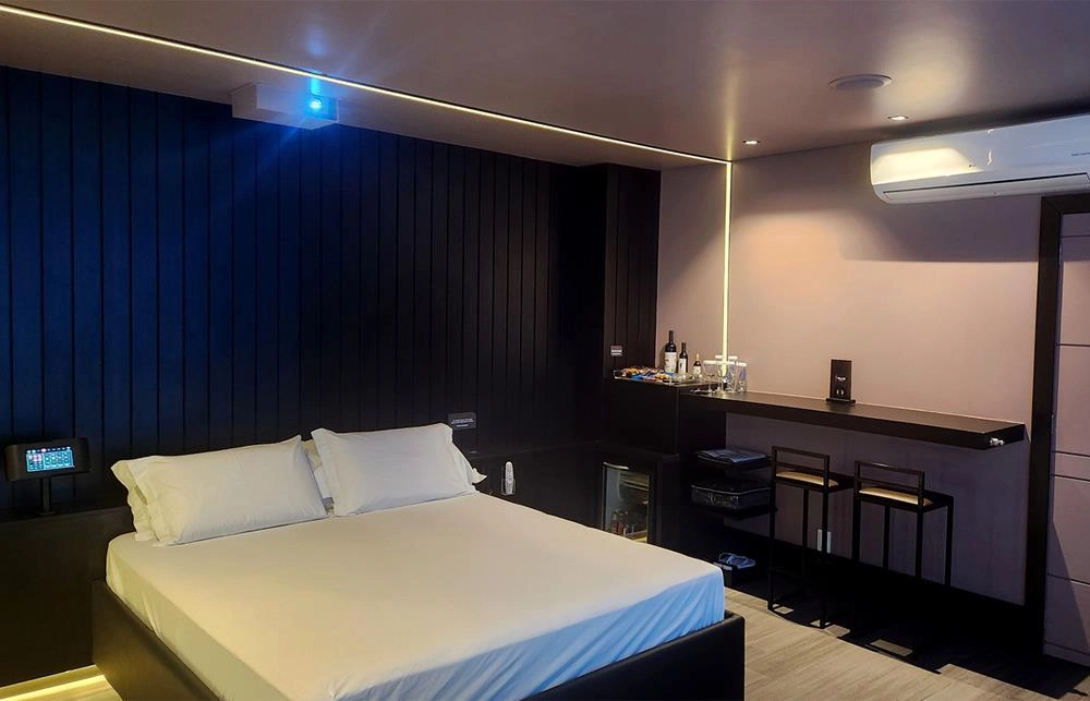 Suíte Cinematográfica com Telão e Sistema de Som Imersivo - detalhe