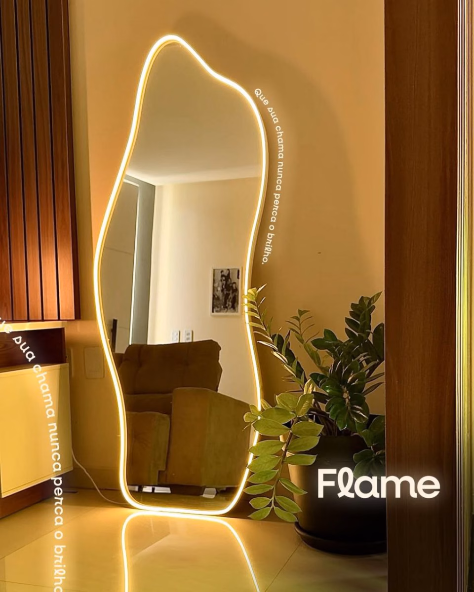 Espelho com Neon: Modernidade e Luz para Ambientes Joviais - inspiração