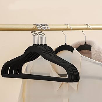 Cabides de Veludo: Elegância e Zero Roupas Escorregando! - inspiração