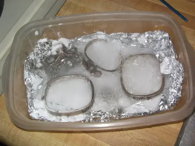 Em Água Fervente com Sal: Desincrustação Eficaz para Sujeiras Persistentes - ideia