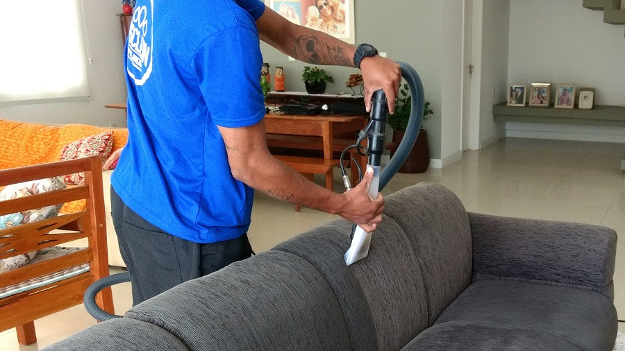 Veludo Repaginado: Limpeza e Cores Vibrantes - detalhe