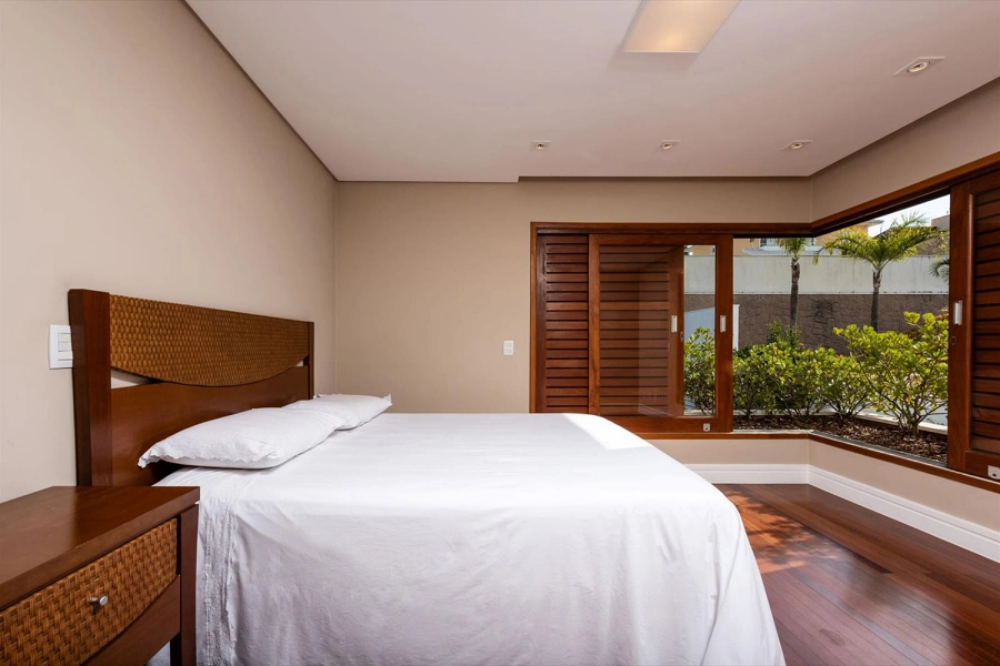 Profundidade Sofisticada: Azul petróleo Realçando a Madeira Escura - inspiração