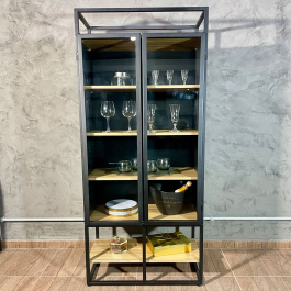 Cristaleira em Estilo Industrial com Metalon e Vidro Canelado - inspiração