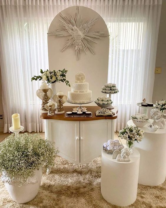 Decoração de Batizado Rústica: Elementos Naturais e Detalhes em Madeira - detalhe