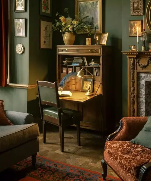 Charme Vintage: Decoração com Peças Antigas e Garimpadas para um Escritório com História - ideia