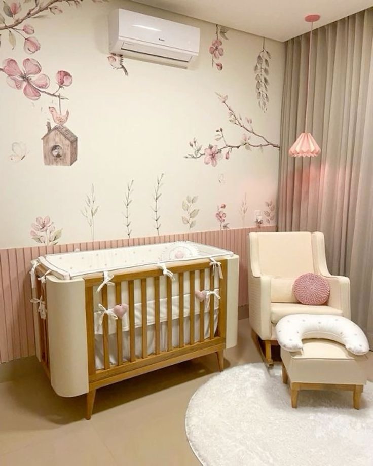Delicadeza e Charme: Quarto Infantil Decorado com Flores - detalhe