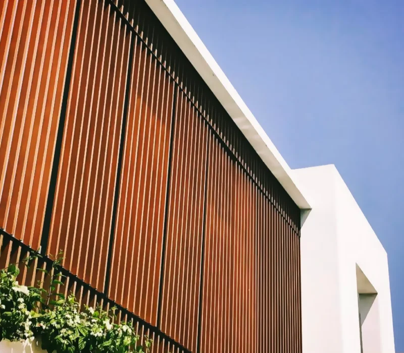 Fachada de Vidro com Brises-Soleil: Controle Solar Inteligente - detalhe