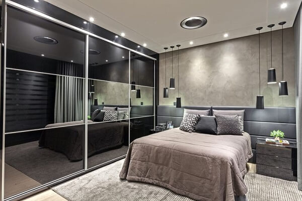 Minimalista com Portas de Correr e Detalhes em Preto - inspiração