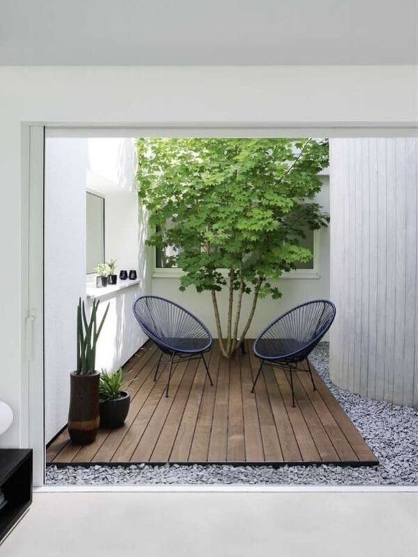 Com Deck de Madeira Rústico: Um Toque Natural e Elegante - inspiração