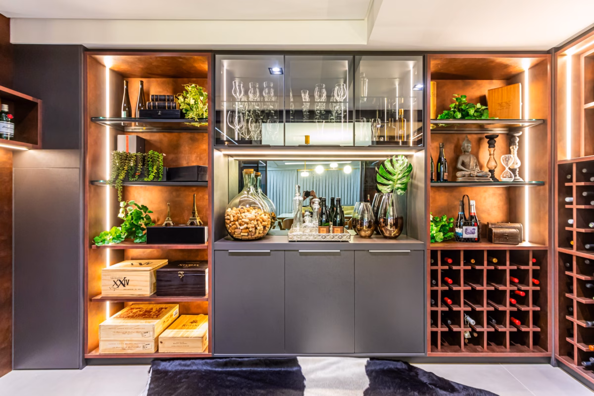 Elegância embutida: Adega planejada sob medida - inspiração