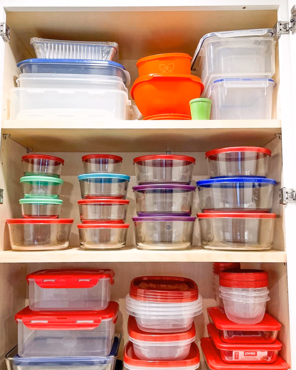 Potes de Plástico Transparentes com Etiquetas Lousa: Organização Prática e Divertida - ideia