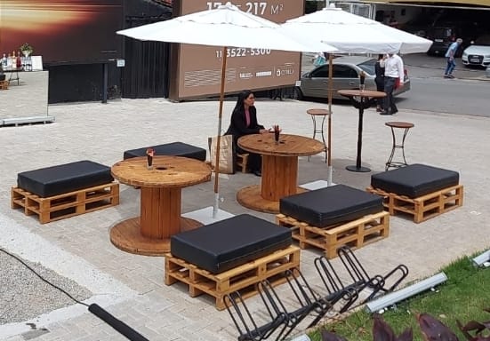 Puff Pallet Repaginado: Sustentabilidade com Design Industrial - detalhe