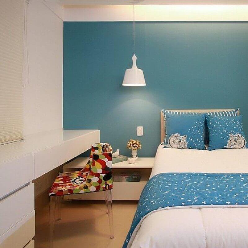 Delicadeza e Charme: Quarto Azul com Toques Florais - detalhe