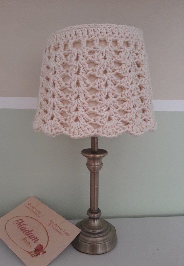 Abajur com Detalhes em Crochê: Toque Artesanal e Boêmio - inspiração