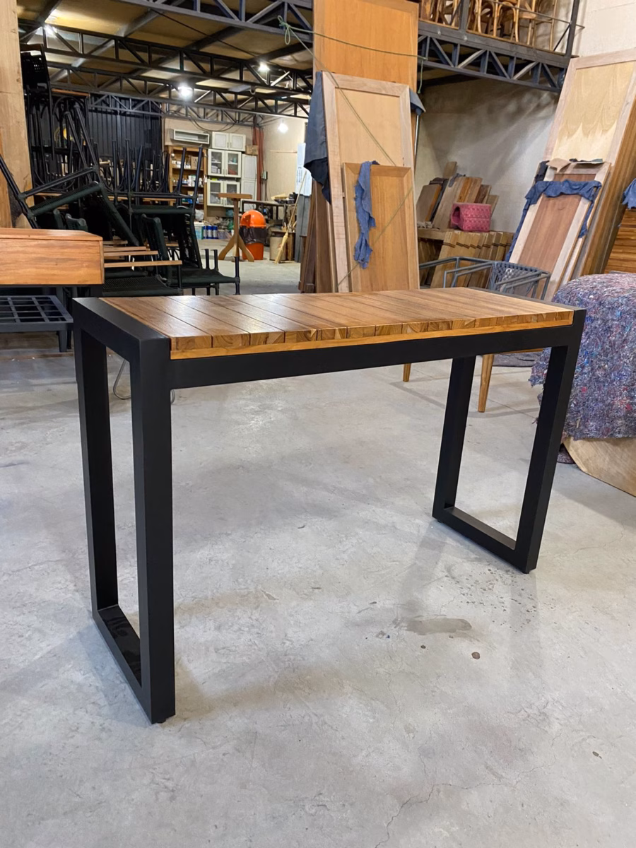 Aparador Industrial com Detalhes em Ferro e Madeira - detalhe