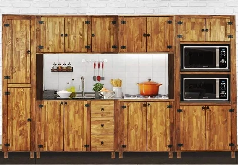 Armário de Cozinha de Madeira com Detalhes em Patchwork: Cores e Alegria para um Ambiente Vibrante - ideia