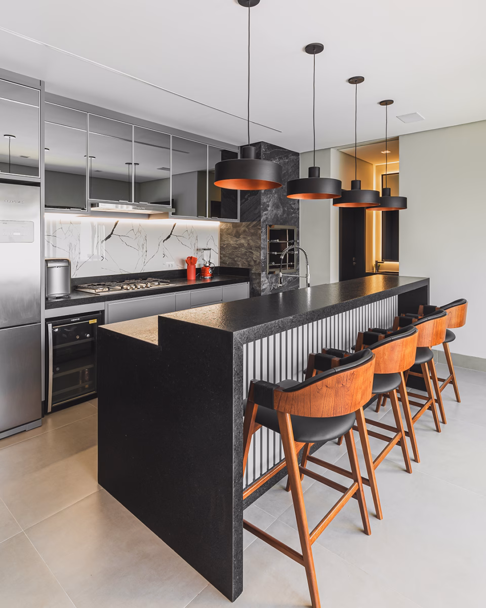 Granito Preto São Gabriel com Iluminação Embutida: Sofisticação Moderna - ideia