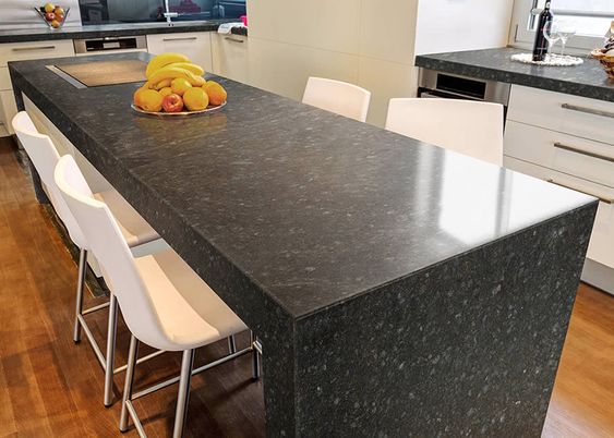 Verde Ubatuba Rústico: Integração com a Natureza em Espaços Gourmet - inspiração