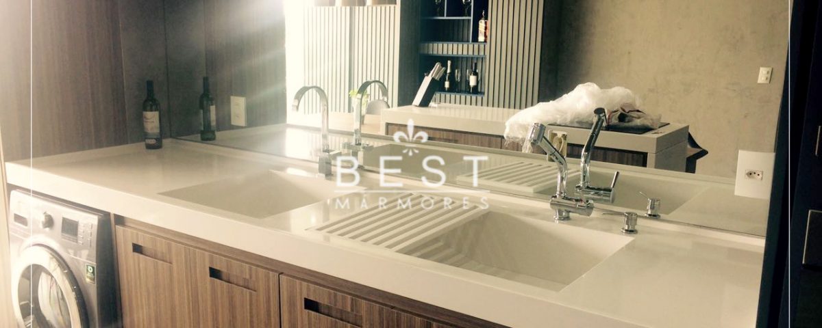 Bancada de Quartzo com Cuba Esculpida: Integração e Design - detalhe