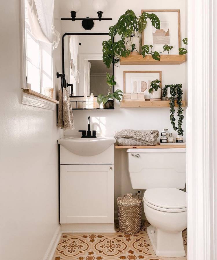 Banheiro Pequeno e Aconchegante com Madeira Natural e Plantas - ideia