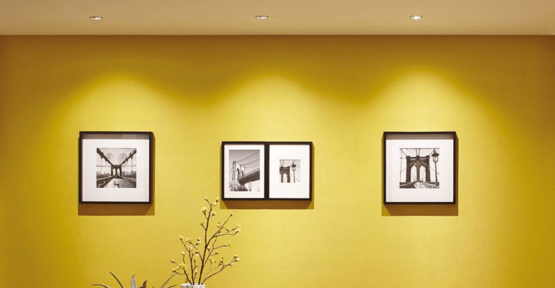 Quadros com Iluminação Direcionada: Valorizando as Obras de Arte - ideia