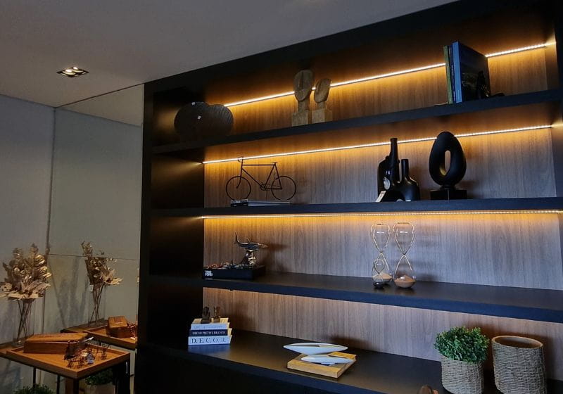 Estante Iluminada: Destaque com Fita LED - detalhe