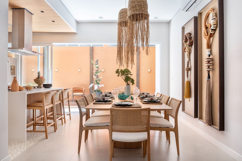 Cozinha Boho Minimalista com Detalhes em Madeira Clara - ideia