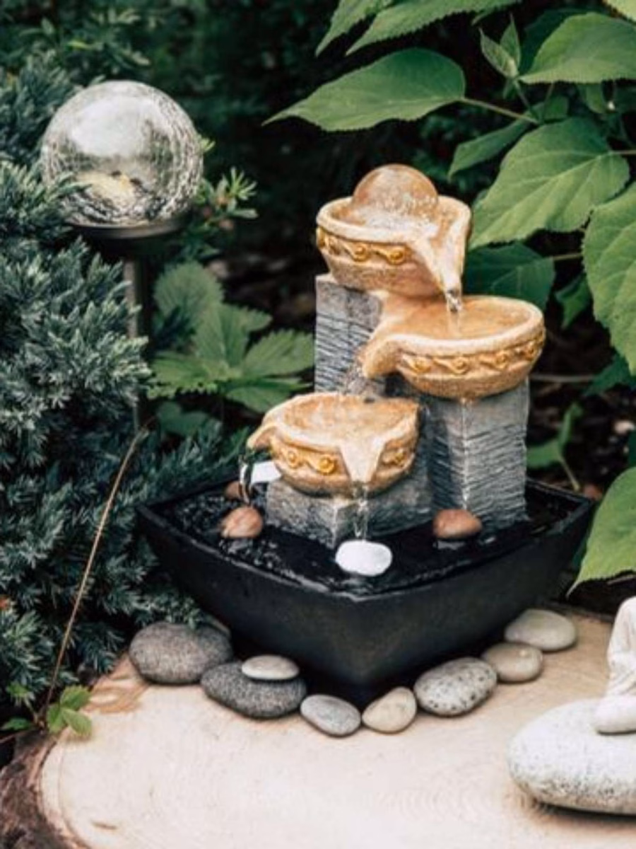 Mini Fonte Zen com Buda e Bambu: Relaxamento em Pequenos Espaços - detalhe