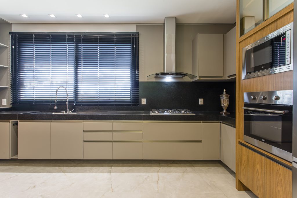 Minimalista e Moderna: Linhas Retas e Cores Neutras - ideia