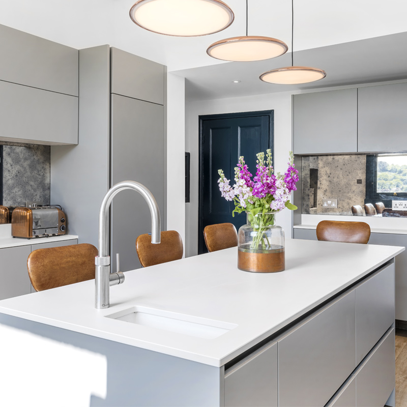 Bancada de Quartzo Branco Imaculado: Elegância e Luminosidade na Sua Cozinha - inspiração