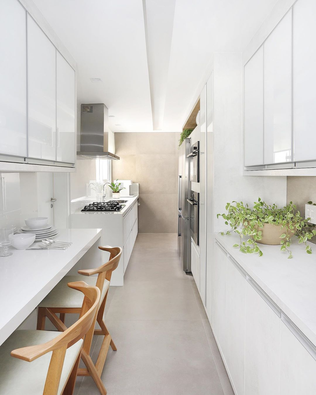 Cozinha Corredor com Revestimento Lousa para Receitas e Recados - detalhe