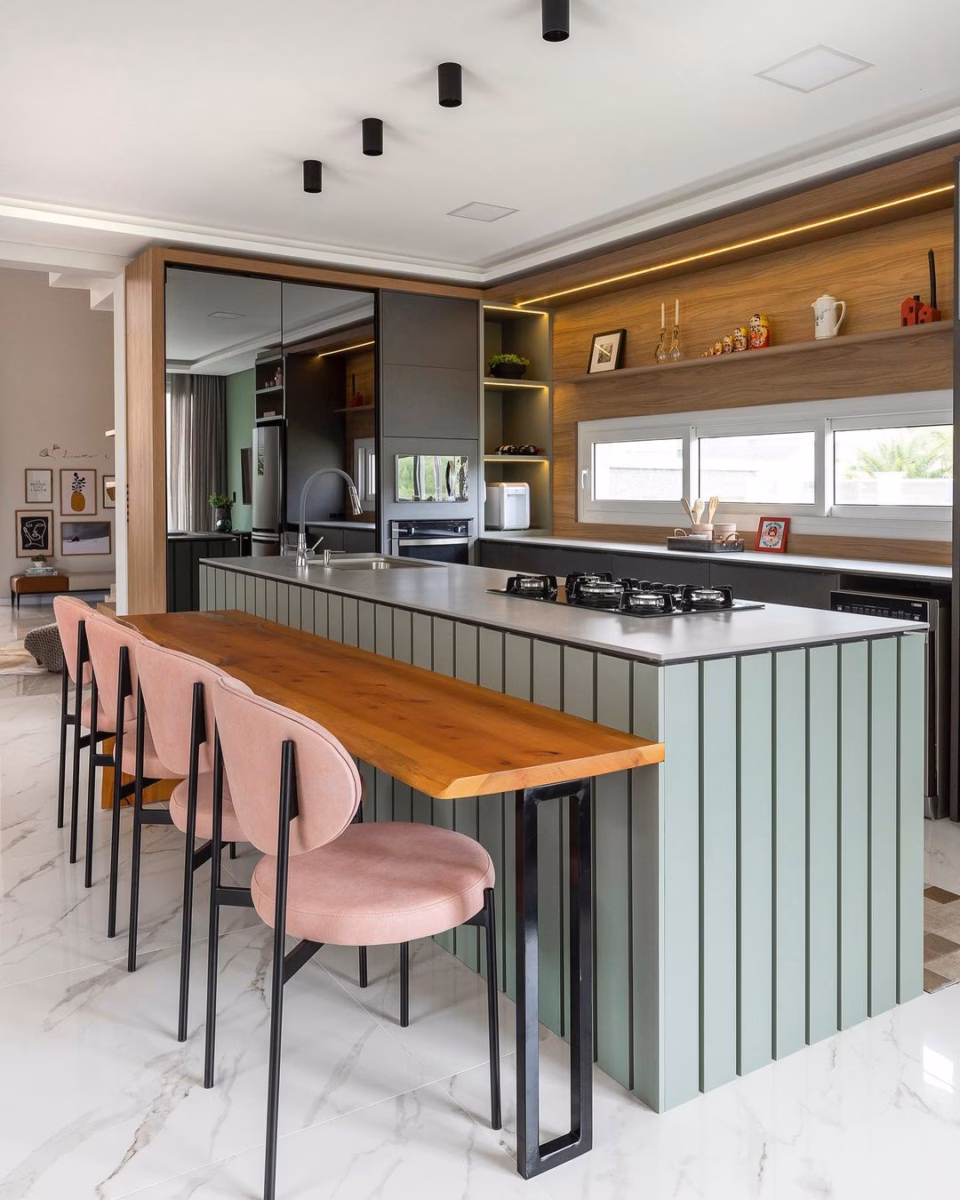 Cozinha Moderna com Texturas Naturais e Cores Terrosas - ideia