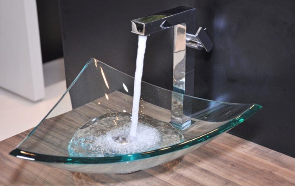 Cuba de Vidro Suspensa com Torneira Cascata: Design Moderno e Leve - inspiração