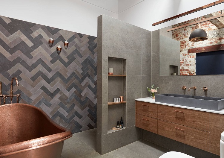 Banheiro Cinza com Detalhes em Madeira: Aconchego e Sofisticação - ideia