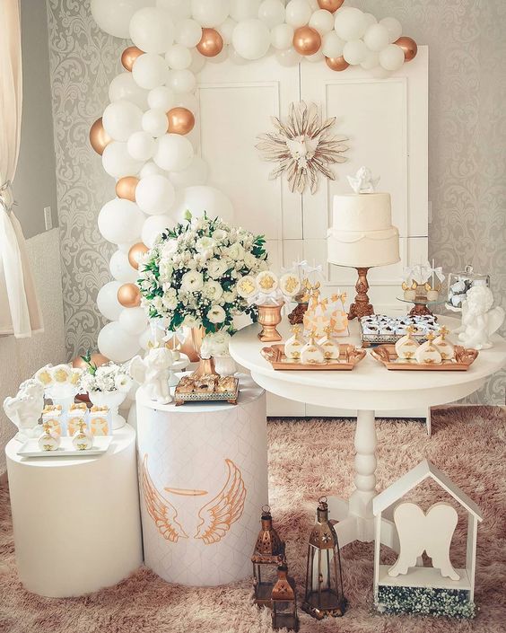 Decoração de Batizado Rústica: Elementos Naturais e Detalhes em Madeira - ideia