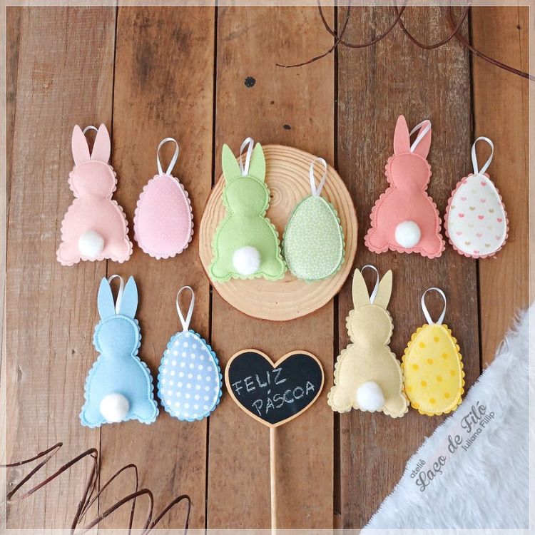 Detalhes Encantadores: Decoração de Páscoa com Miniaturas de Coelhos em Feltro - ideia
