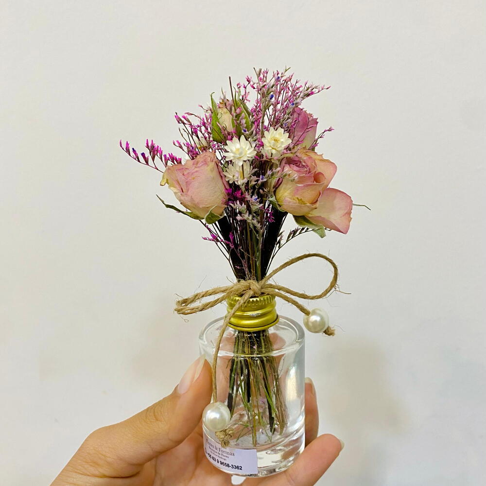 Mini Vasos Suspensos com Flores Desidratadas: Delicadeza Aérea - detalhe