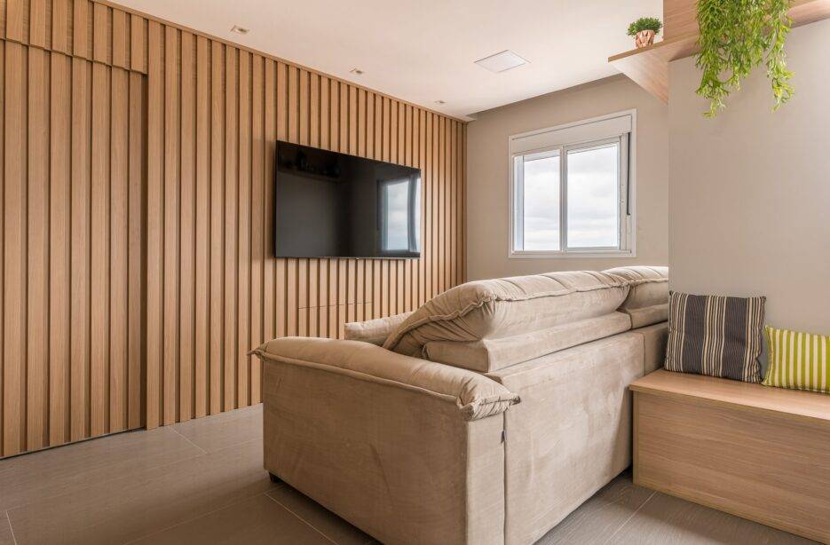 Painel Ripado de Madeira Clara: Textura e Aconchego na Medida Certa - ideia