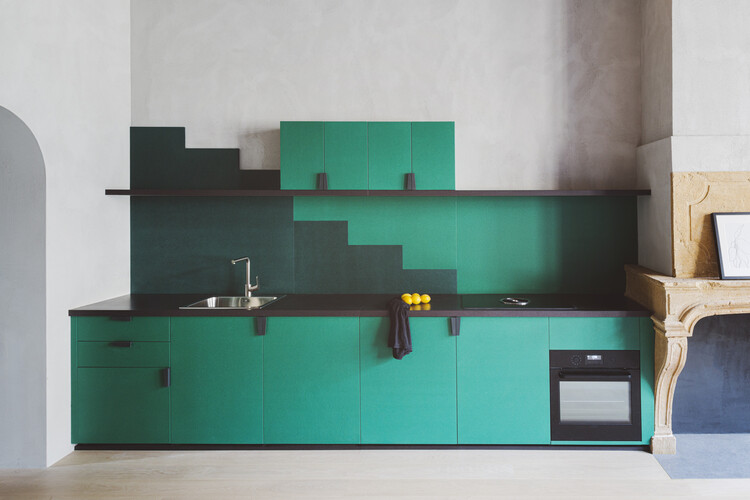 Cozinha Vibrante com Pintura Geométrica - detalhe