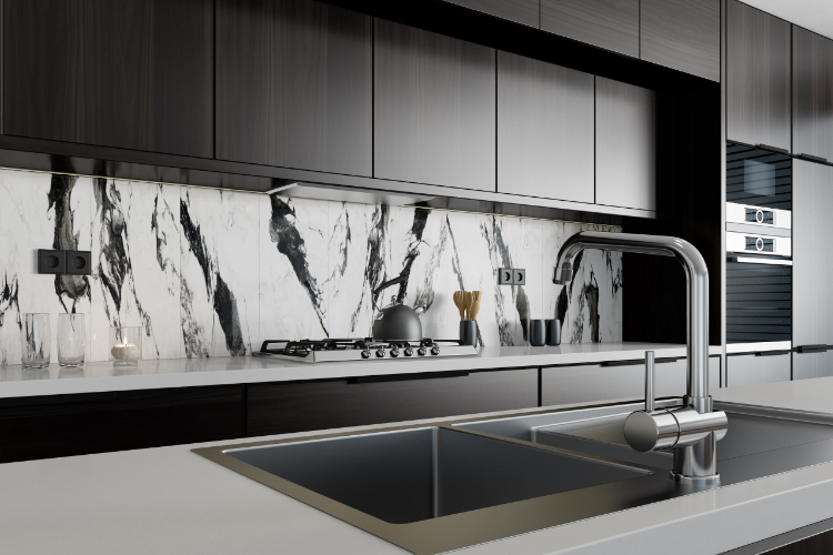 Revestimento Espelhado: Amplie e Ilumine Sua Cozinha - detalhe