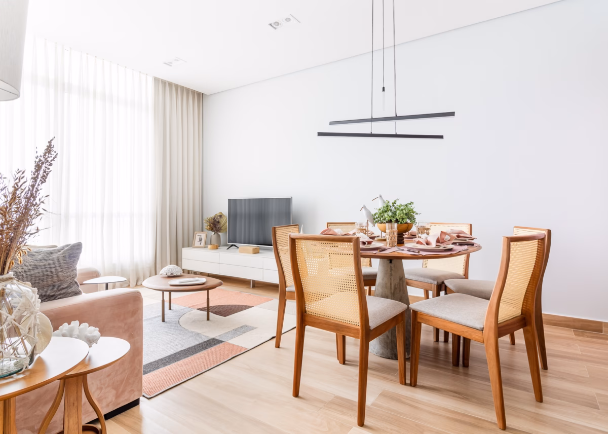 Destaque Vibrante: Uma Parede que Transforma a Sala de Jantar - ideia