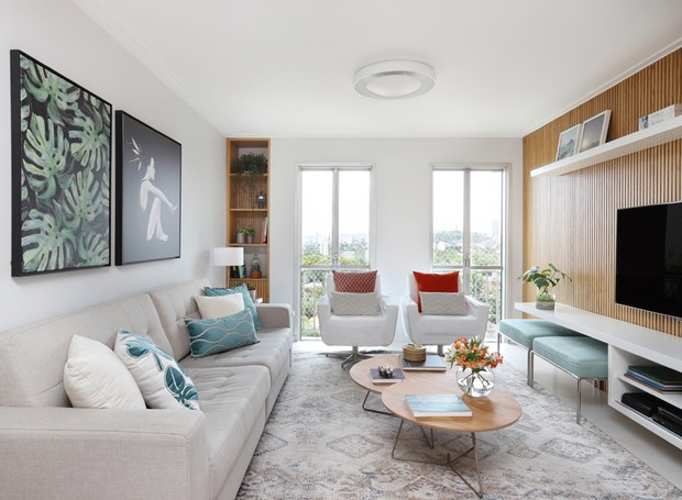 Painel Ripado de Madeira Clara para Aquecer o Ambiente - ideia