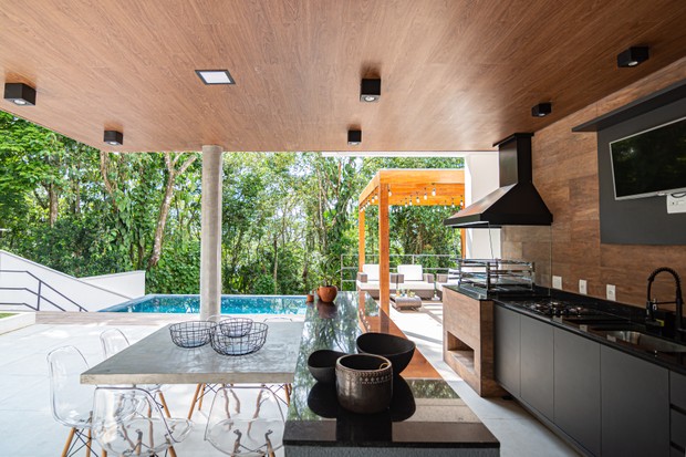 Com Deck de Madeira: Integração e Conexão com a Natureza - inspiração