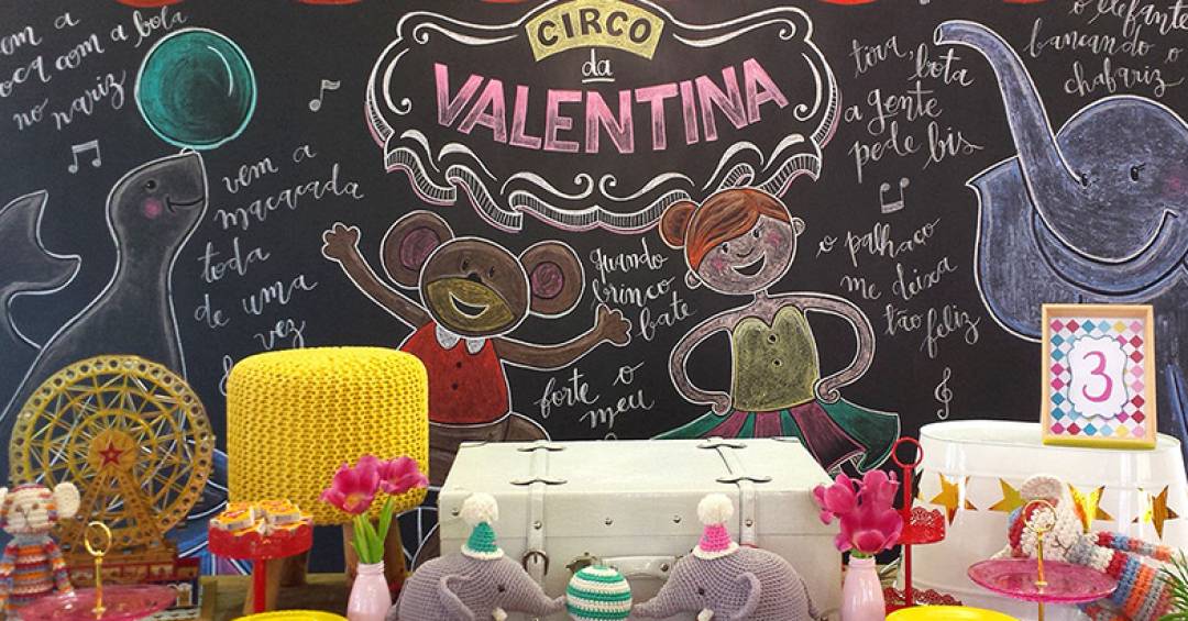 Chalkboard Charm: Painel de Lousa Personalizado para uma Festa Criativa - inspiração