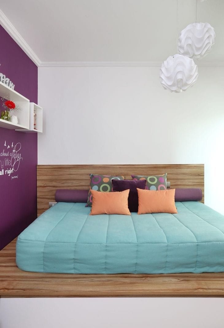 Quarto Minimalista com Cama no Chão e Cobre Leito Artesanal - detalhe