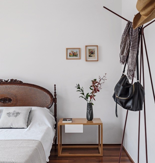 Mesa de Cabeceira Industrial com Cimento Queimado: Moderna e Minimalista - ideia