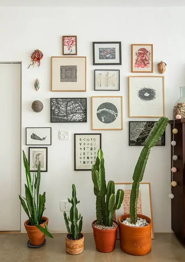 Paredes com quadros e plantas: a natureza dentro de casa! - ideia