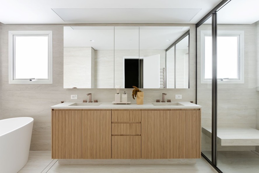 Com Espelhos que Dobram o Espaço - ideia