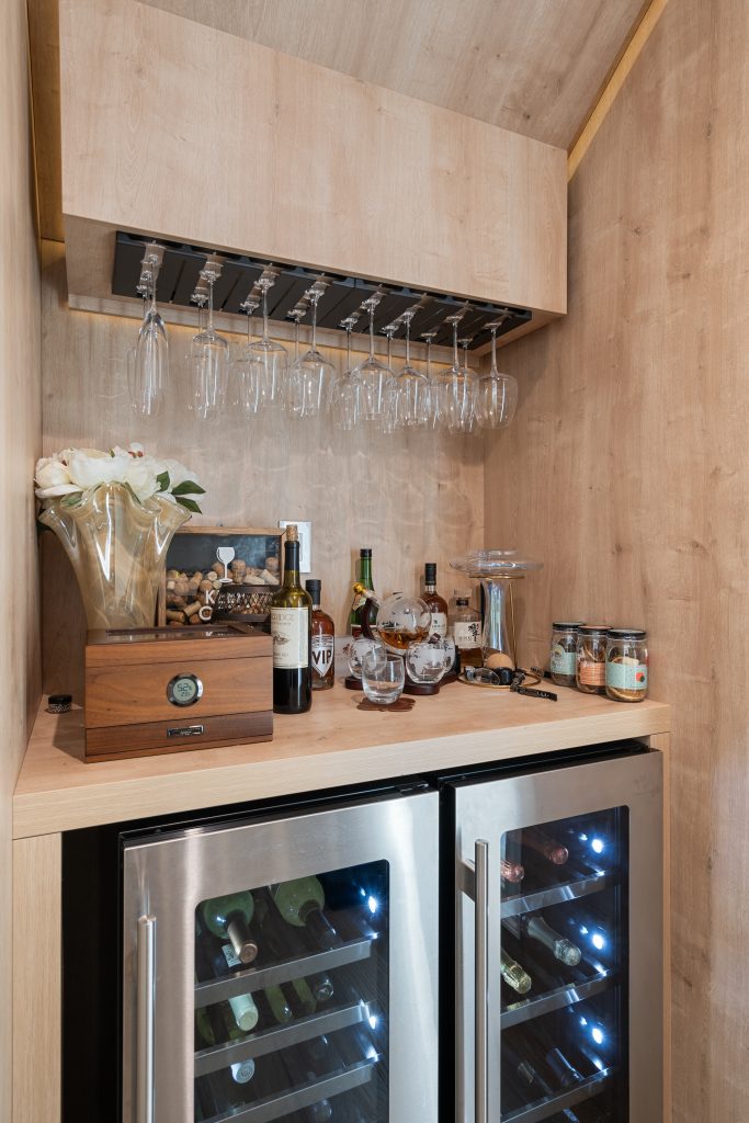 Elegância embutida: Adega planejada sob medida - ideia